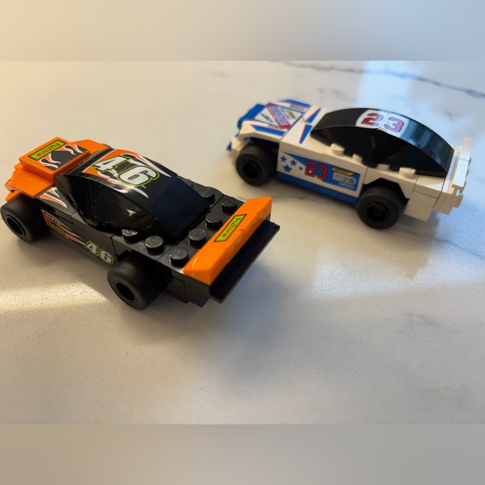 Lego Thunder Raceway 8125 Racing Set with Fold Out Track - complete - Picture 9 of 11